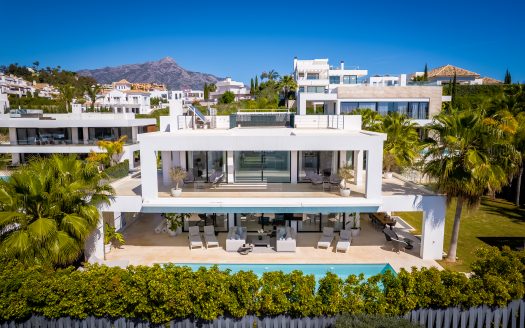 Villa in Nueva Andalucia